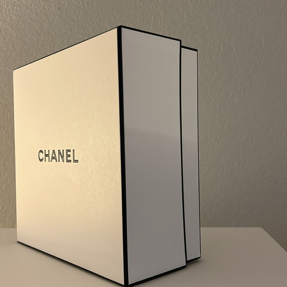Empty Chanel Box - Picture 2 of 3